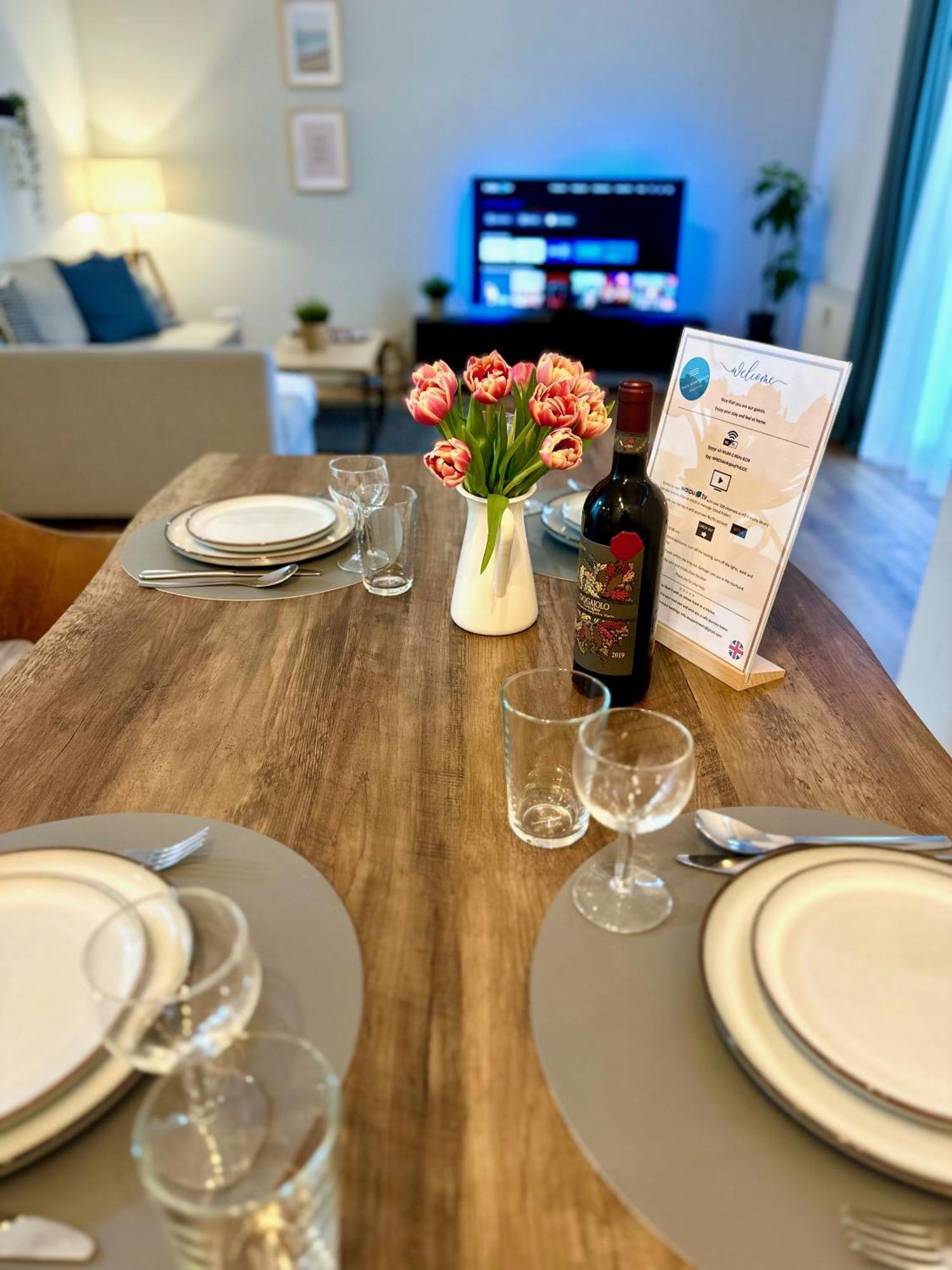 Geraeumiges 2R City-Apartment Uninaehe Mit Tv Streaming, Terrasse Magdeburg Exteriör bild